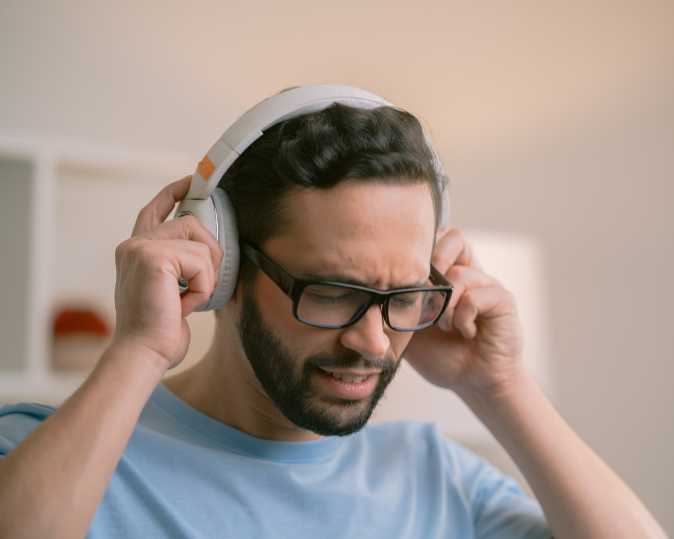 Wie sich chronische Überstimulation auf dein Einschlafverhalten auswirkt